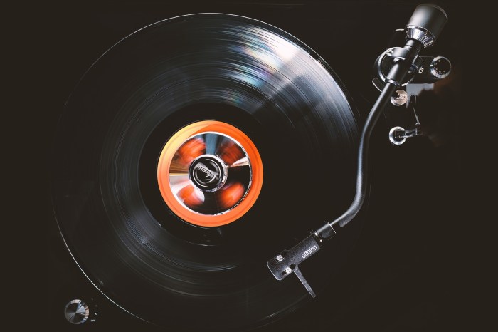 VINYL RECORDS TREASURE: VALUES SOAR FOR SOME GENRES - Soul Brasil Magazine Is Vinyl Siding a Good Investment